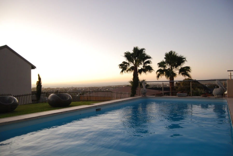 5 Bedroom Property for Sale in Country Club Western Cape